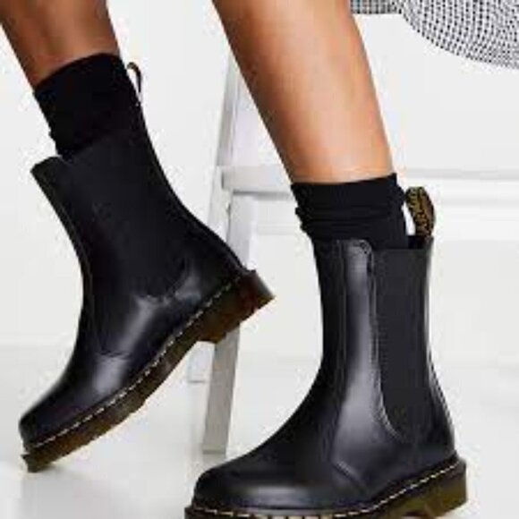 Dr. Martens Woman 2976 Smooth Leather Black Chunky Boots Size 9 - Picture 1 of 13